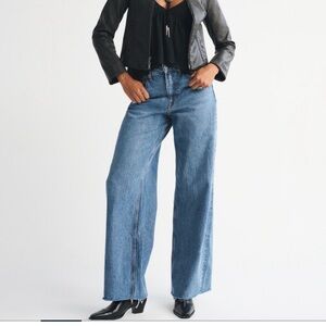 A&F curve love Wide-Leg Jeans raw hem